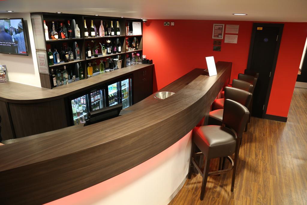 Hotel Ramada Oxford à Waterstock Extérieur photo
