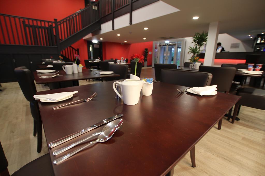 Hotel Ramada Oxford à Waterstock Extérieur photo