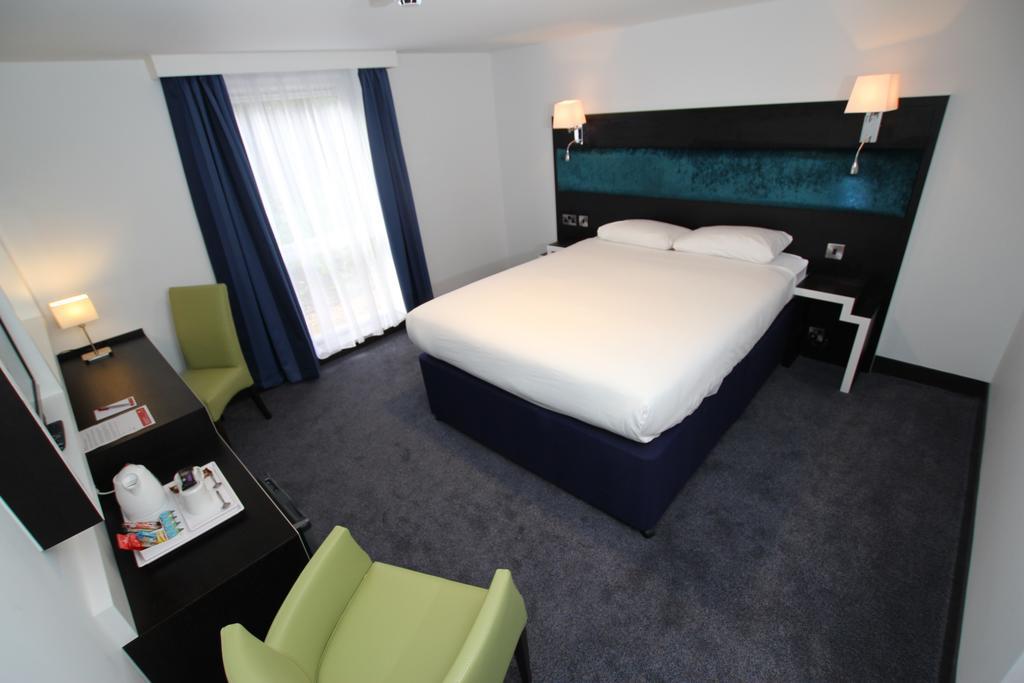 Hotel Ramada Oxford à Waterstock Extérieur photo