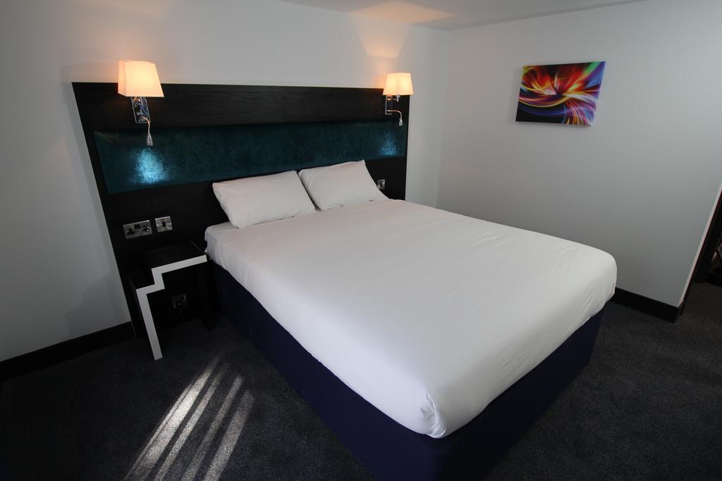 Hotel Ramada Oxford à Waterstock Extérieur photo