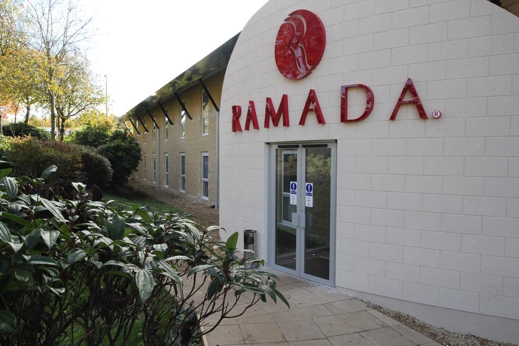 Hotel Ramada Oxford à Waterstock Extérieur photo