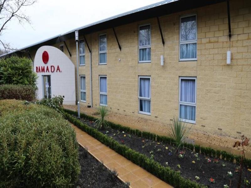 Hotel Ramada Oxford à Waterstock Extérieur photo