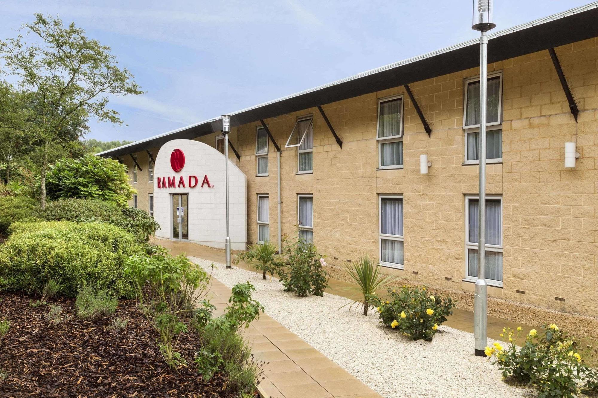 Hotel Ramada Oxford à Waterstock Extérieur photo