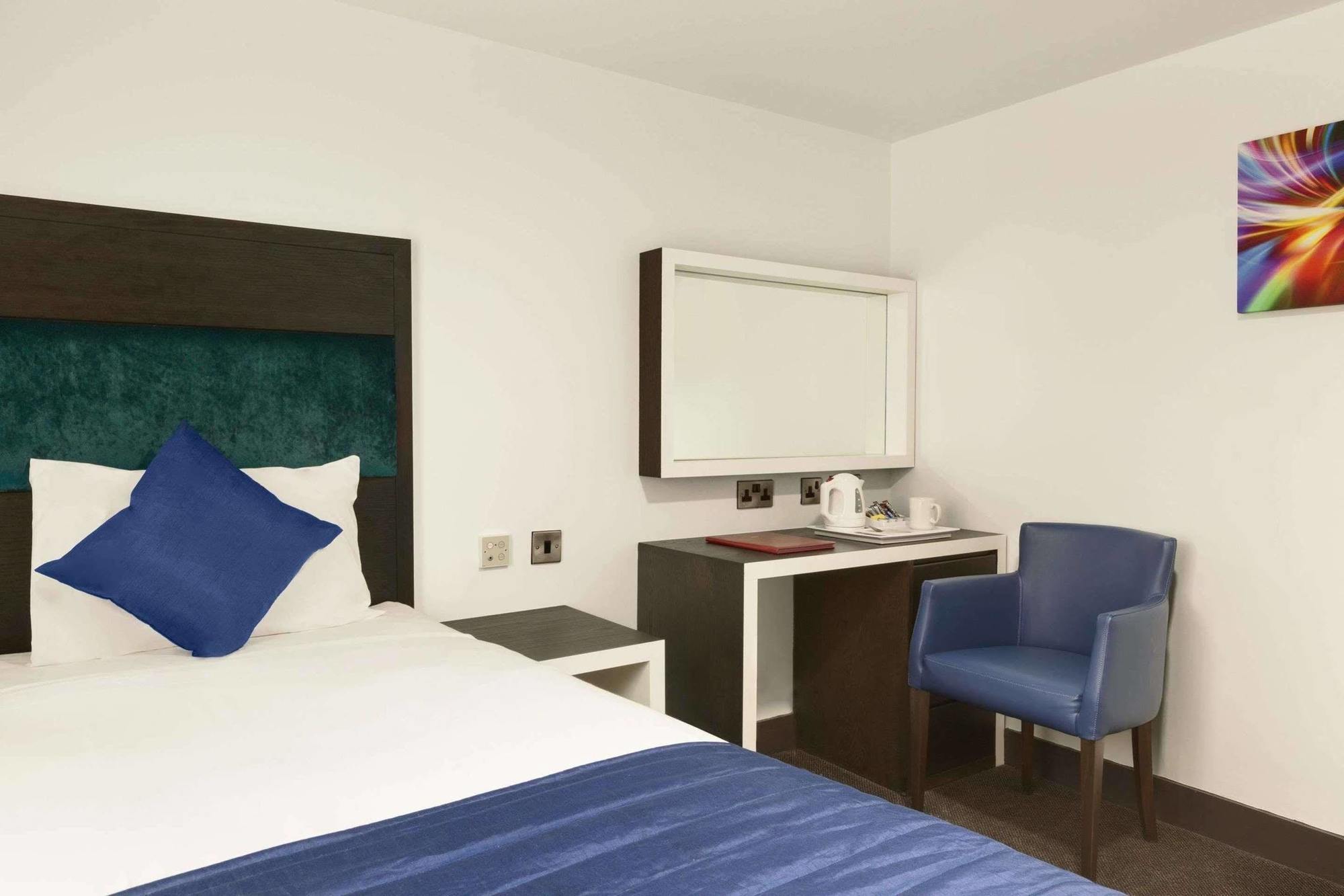 Hotel Ramada Oxford à Waterstock Extérieur photo