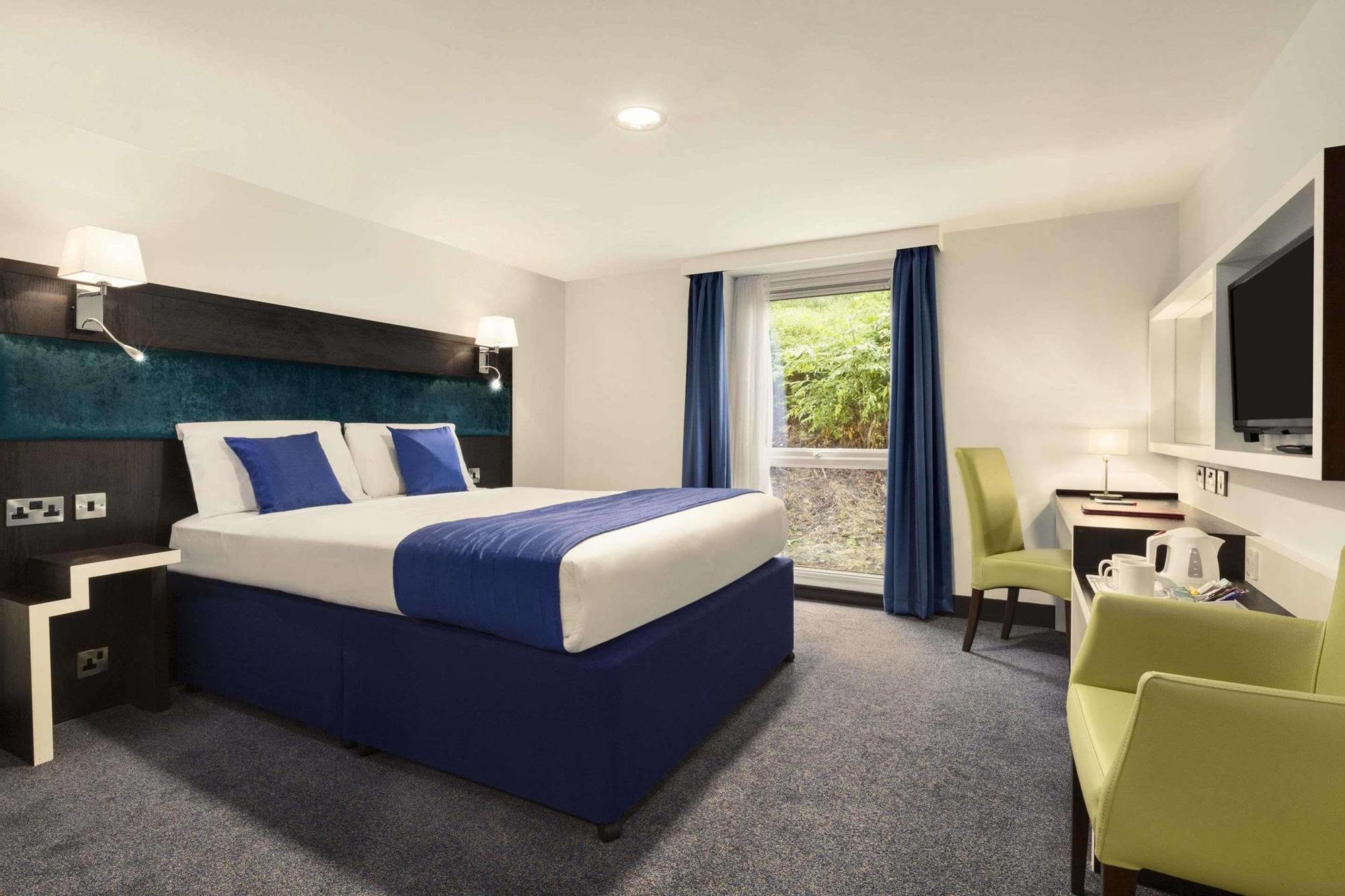 Hotel Ramada Oxford à Waterstock Extérieur photo