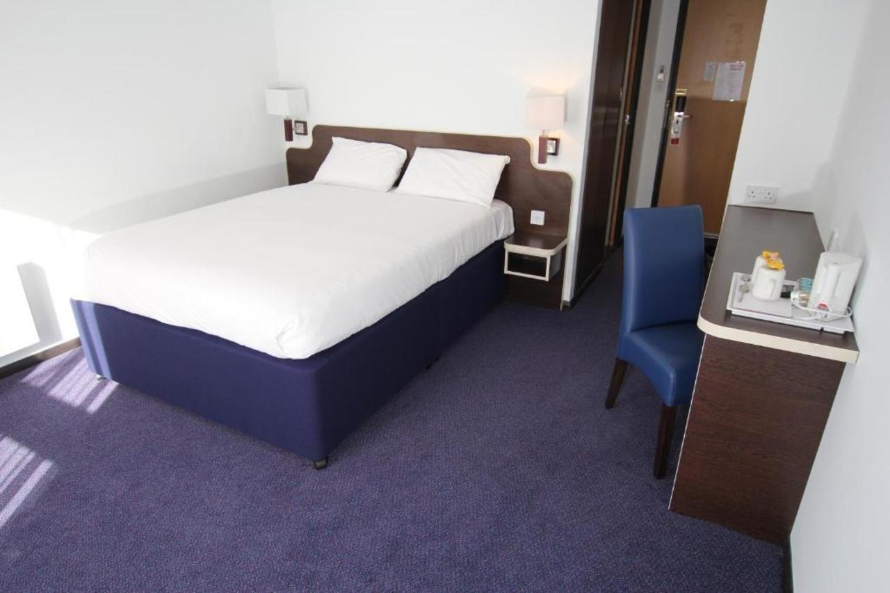 Hotel Ramada Oxford à Waterstock Extérieur photo