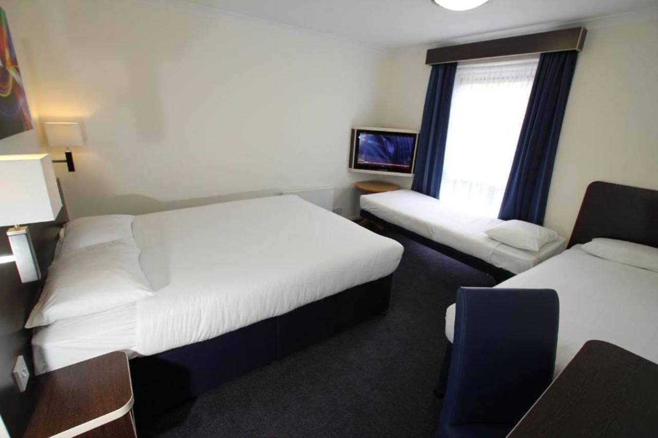 Hotel Ramada Oxford à Waterstock Extérieur photo
